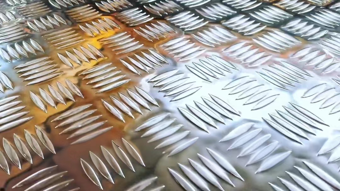 Which is better for salt water, aluminum plate or stainless steel plate?