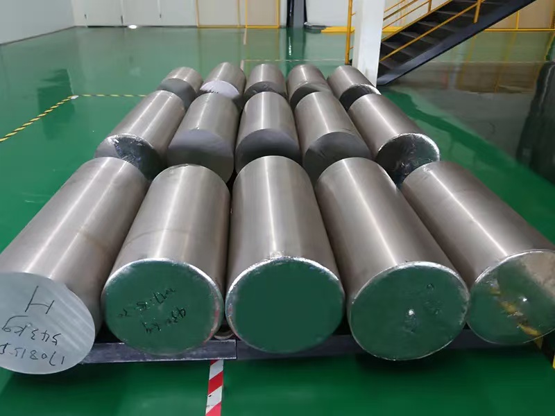 What's the difference between aerospace applications of high purity titanium and nickel alloys?