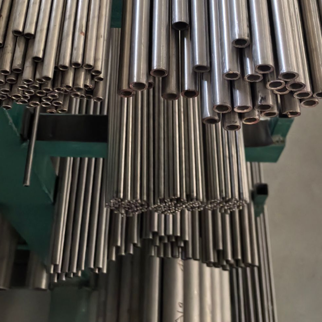 CP Grade 2 | AMS 4942 | Titanium Seamless Tube
