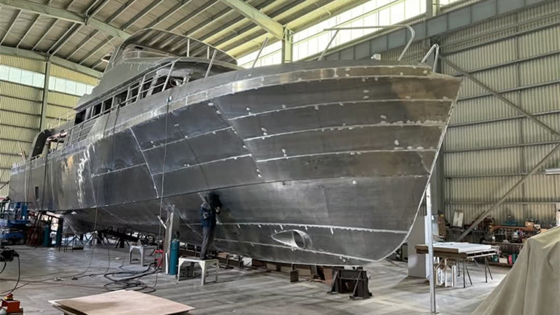 Which is better for salt water, aluminum plate or stainless steel plate?