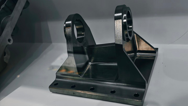 What's the difference between Titanium and Aluminum? What's the difference between Titanium and Aluminum?